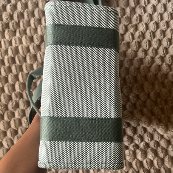 lululemon athletica Gray and Green Tote Bag - Picture 10 of 13